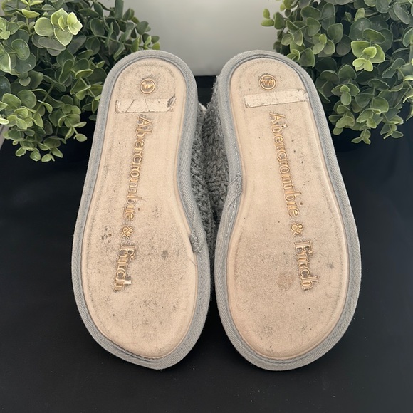 Abercrombie & Fitch Gray Knit Slippers size M/L - Picture 4 of 4